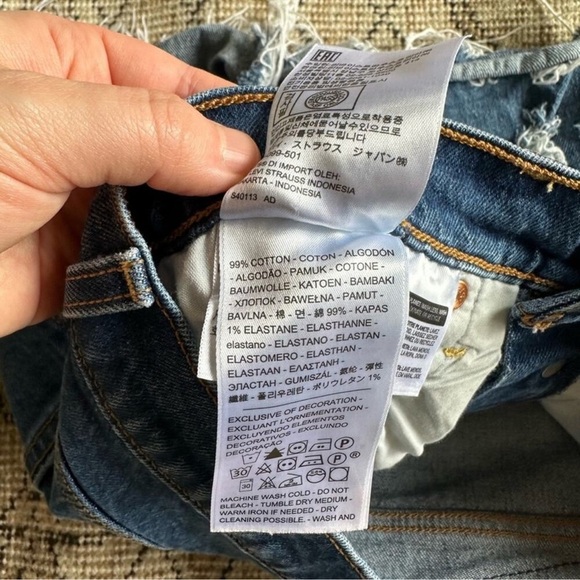 Levi’s Ribcage Shorts - Picture 5 of 7